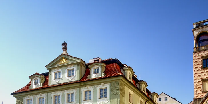 Pobyt na Malé Straně přímo pod Pražským hradem: moderní pokoje v historické budově a snídaně
