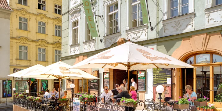 Pobyt na Malé Straně přímo pod Pražským hradem: moderní pokoje v historické budově a snídaně