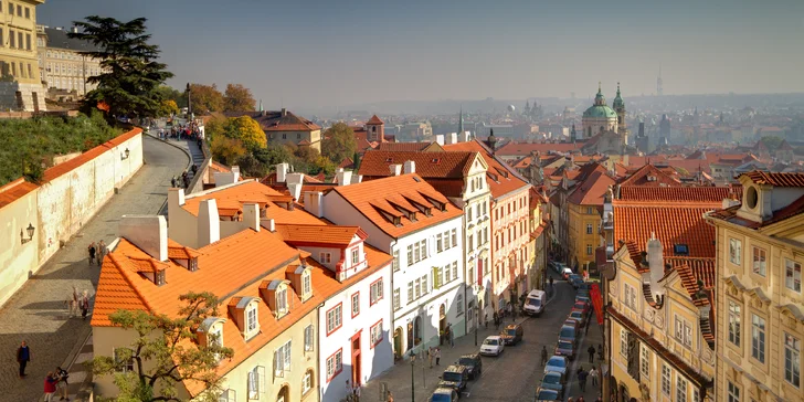 Pobyt na Malé Straně přímo pod Pražským hradem: moderní pokoje v historické budově a snídaně