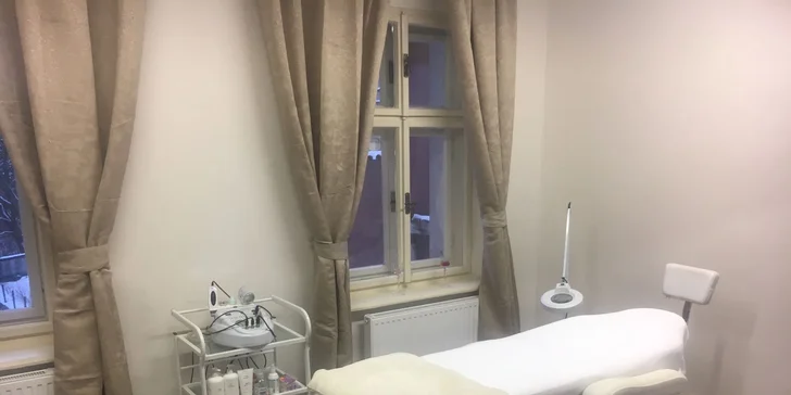 Luxusní kosmetické ošetření pleti včetně mikrodermabraze a masáže obličeje