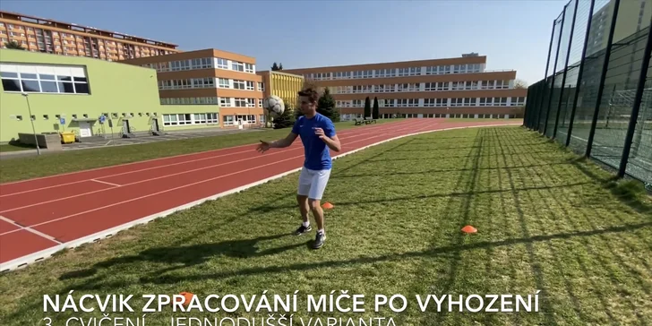 Kličkuj doma: 5 fotbalových videotréninků, na které vám stačí zahrada