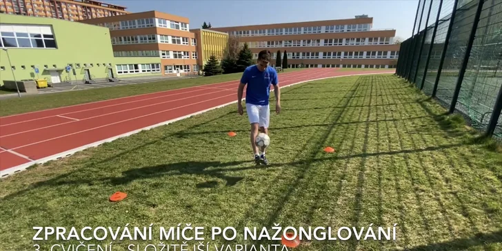 Kličkuj doma: 5 fotbalových videotréninků, na které vám stačí zahrada