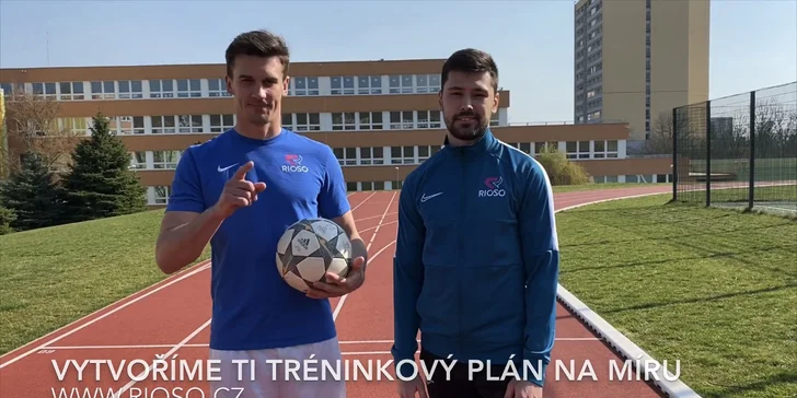 Kličkuj doma: 5 fotbalových videotréninků, na které vám stačí zahrada