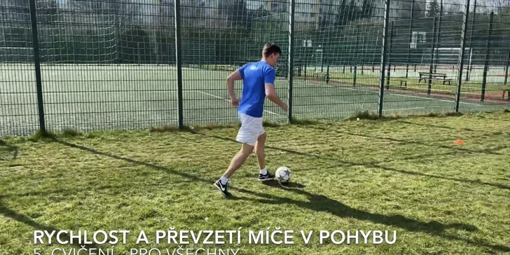 Kličkuj doma: 5 fotbalových videotréninků, na které vám stačí zahrada