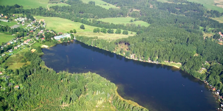 Podzim a zima na Karlovarsku: hotel u jezera, bazén s vířivkou a polopenze