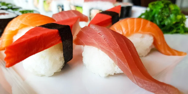 Japonská hostina: 60 ks sushi s lososem, tuňákem i avokádem, možný odnos s sebou