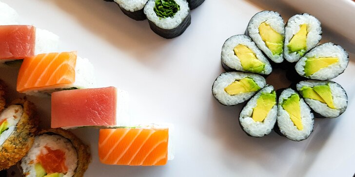 Japonská hostina: 60 ks sushi s lososem, tuňákem i avokádem, možný odnos s sebou