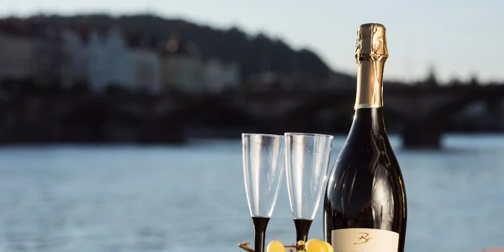 S láskou do Prahy: 4* hotel v centru, snídaně, láhev sektu i romanticky vyzdobený pokoj