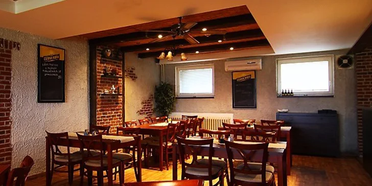 Burger podle výběru z 6 variant a hranolky nebo salát z restaurace Rugby na odnos nebo rozvoz