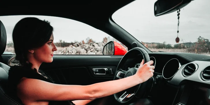 Zkroťte 850 koní: jízda ve Fordu Mustang GT Roush či pronájem na 24 hodin