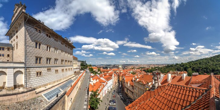 Pobyt na Malé Straně přímo pod Pražským hradem: moderní pokoje v historické budově a snídaně