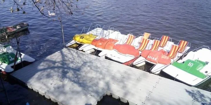 Půjčení šlapadel ve Vodpočívárně: hodinový pronájem pro 2 nebo až pro 4 osoby