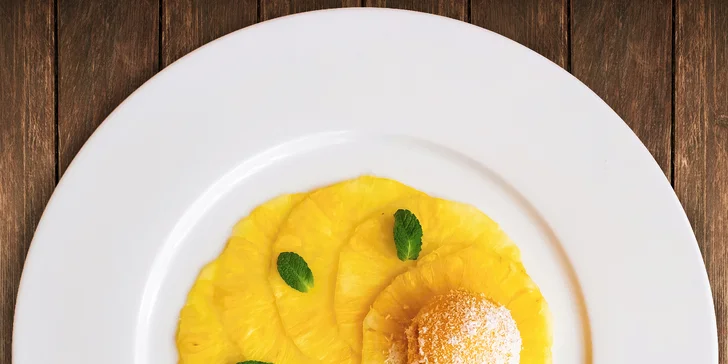 3chodové menu pro dva: telecí rilletes, kachní prso nebo salát a ananasové carpaccio se sorbetem