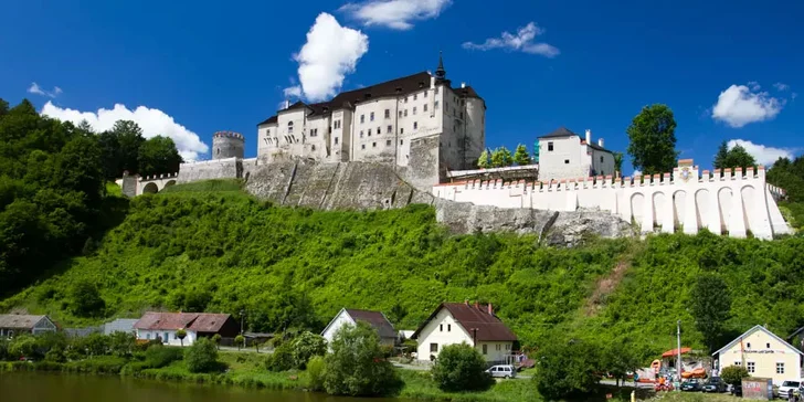 1denní výlet Po Sázavě na Český Šternberk včetně sjíždění řeky, návštěvy hradu a hospody