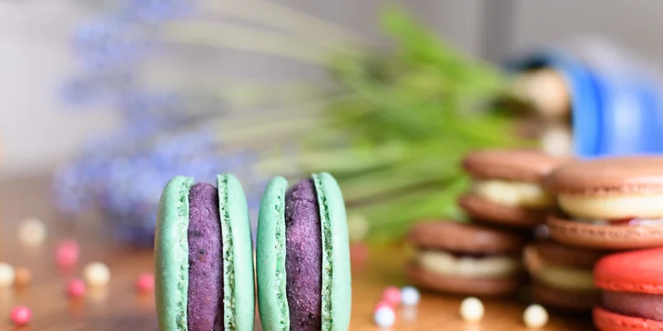 Dobroty až domů: mix 6, 10 či 20 makronek i máslové cookies s čokoládou nebo ořechy