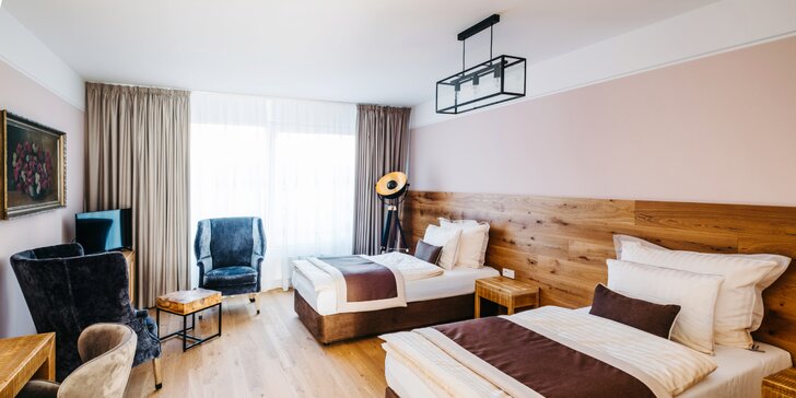 Luxusní hotel jen kousek od Prahy: pokoje pro pár či rodinu, snídaně i večeře