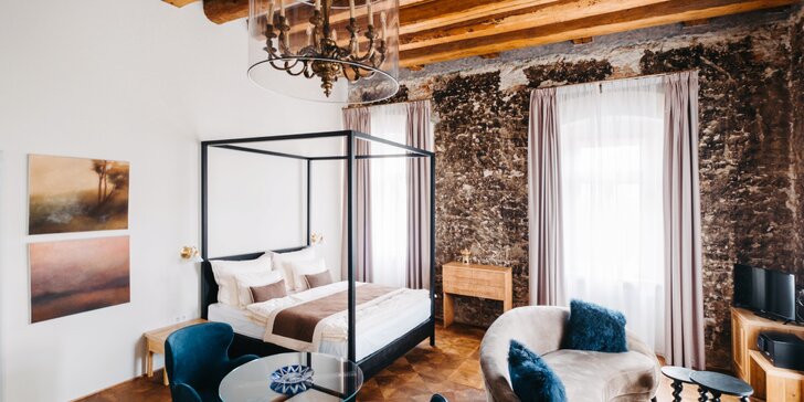 Luxusní hotel jen kousek od Prahy: dvoulůžkový pokoj či rodinné apartmá se snídaní