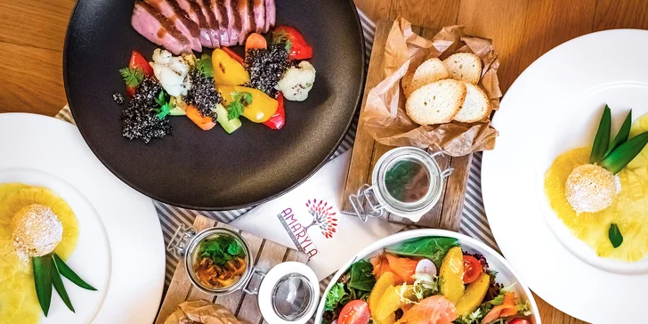 3chodové menu pro dva: telecí rilletes, kachní prso nebo salát a ananasové carpaccio se sorbetem
