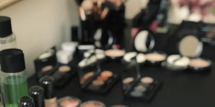 Jak se správně líčit: kurz osobního líčení nebo dámská make up jízda ve dvou