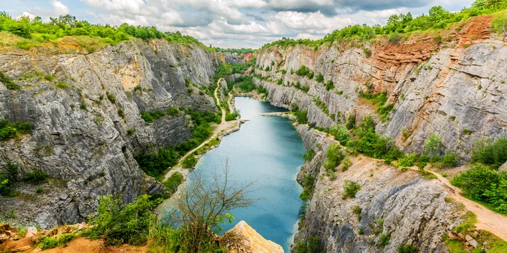 Jednodenní výlet na Karlštejn, Velkou Ameriku a do Koněpruských jeskyní