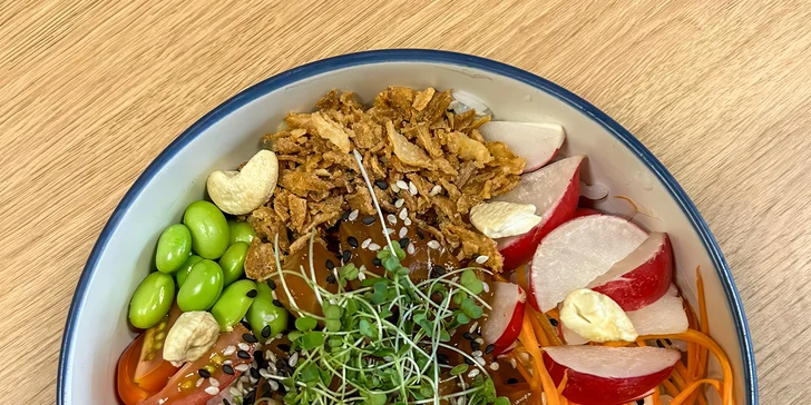 Havajský pokrm s rýží si tu můžete dát ve vegetariánské i originální verzi s rybami nebo s různými druhy masa. 
