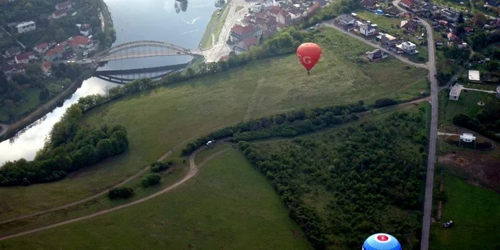 Seznamovací privátní let letadlem na 20-60 minut pro 2 osoby, 5 různých tras