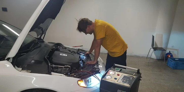 Chyťte v autě čerstvý vítr: dezinfekce interiéru ozonem i servis klimatizace včetně doplnění
