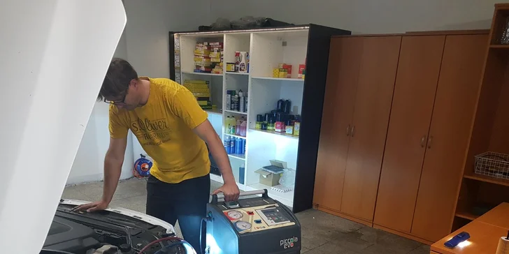 Chyťte v autě čerstvý vítr: dezinfekce interiéru ozonem i servis klimatizace včetně doplnění