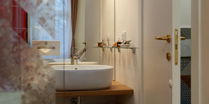 Až 7 nocí v krásném apartmánu v centru Prahy a plavba po Vltavě či večeře v krčmě