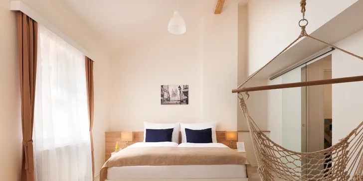 Až 7 nocí v krásném apartmánu v centru Prahy a plavba po Vltavě či večeře v krčmě