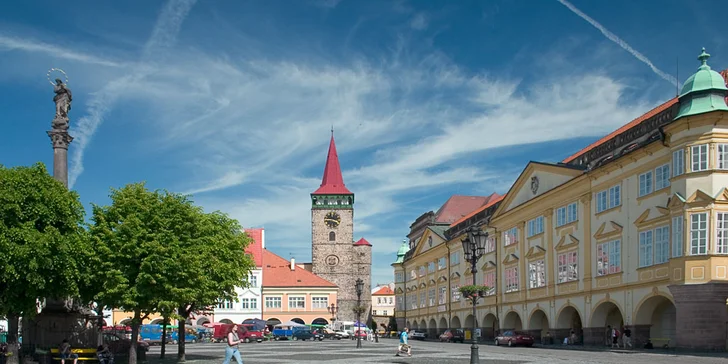 Rodinný výlet busem: Prachovské skály, Trosky a pohádkový Jičín s Rumcajsovým světem