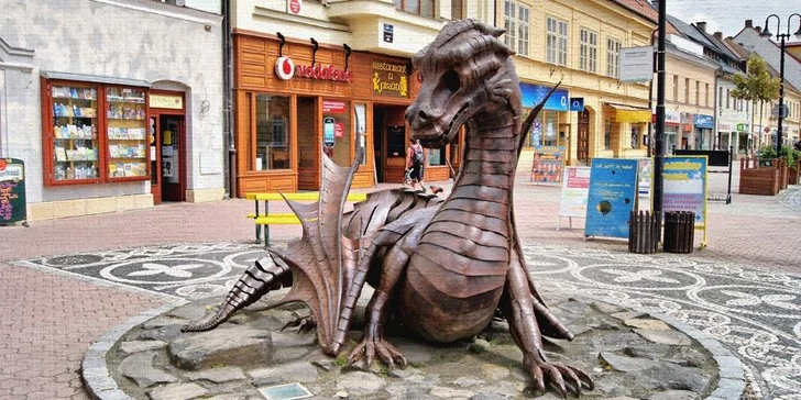 Rodinný výlet busem: Prachovské skály, Trosky a pohádkový Jičín s Rumcajsovým světem