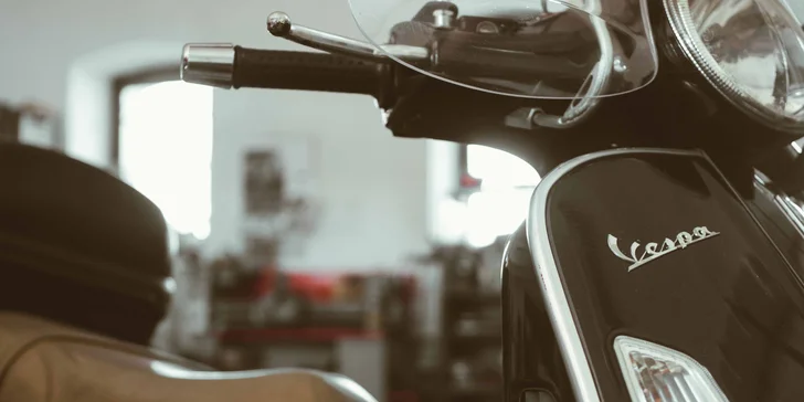 Kontrola motorky či skútru i s výměnou motorové náplně: brzdy, baterka, pneu, řetěz, tlumiče