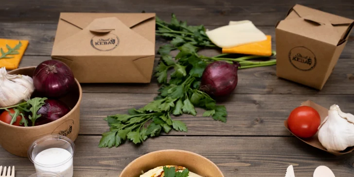 Street box s hranolky, kebab talíř i dürüm s nápojem kousek od Palmovky