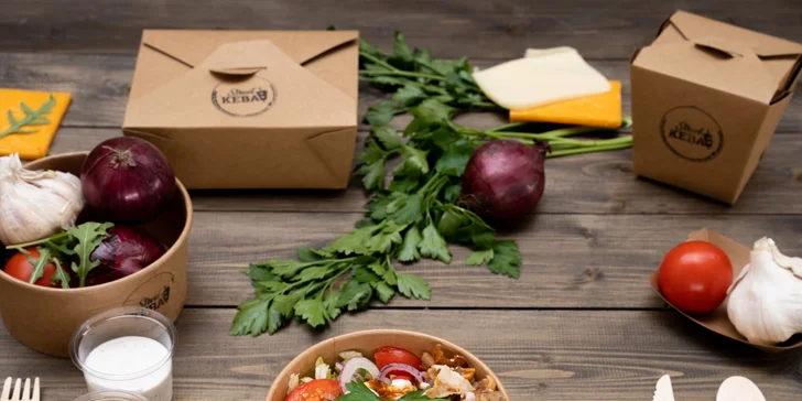 Street box s hranolky, kebab talíř i dürüm s nápojem kousek od Palmovky