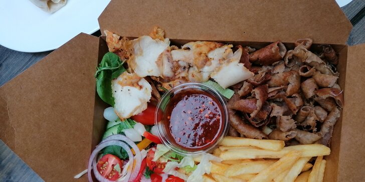 Street box s hranolky, kebab talíř i dürüm s nápojem kousek od Palmovky