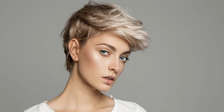 Profesionální péče o vaše vlasy v salónu v centru města: střih nebo foukaná, styling i masáž hlavy