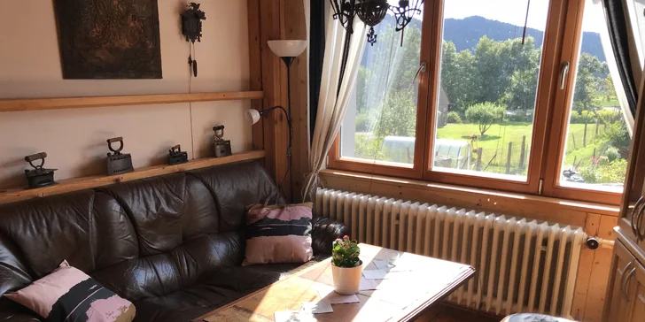 Dovolená na Šumavě: rustikální apartmán s venkovním posezením až pro 9 osob