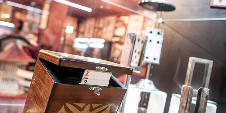 Vstup do muzea s expozicí magických propriet i na kouzelnické představení