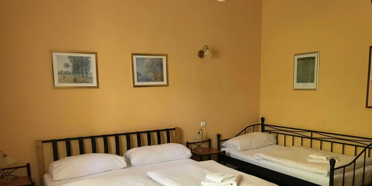 Odpočinek v centru Karlových Varů: pobyt se snídaní, slevou na masáž a sektem