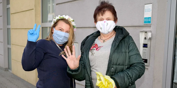 Pomozte osamělým seniorům: příspěvek na zajištění teplých obědů s dovozem až ke dveřím