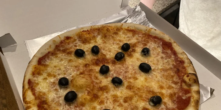 1 nebo 2 italské pizzy, výběr z 19 druhů: hawaii, quattro formaggi, tonno, piccante a další
