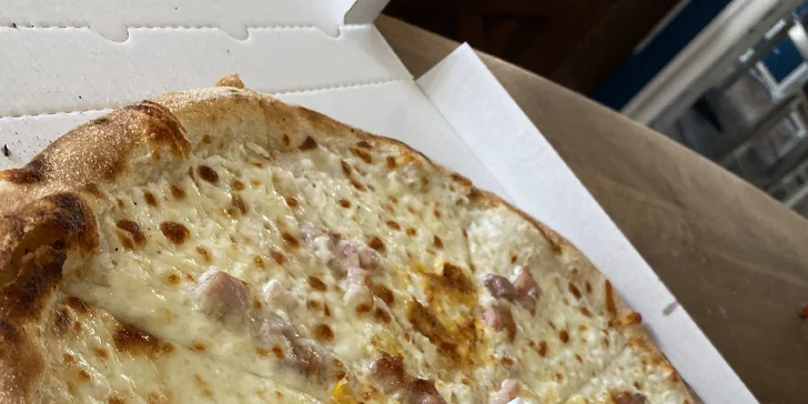1 nebo 2 italské pizzy, výběr z 19 druhů: hawaii, quattro formaggi, tonno, piccante a další