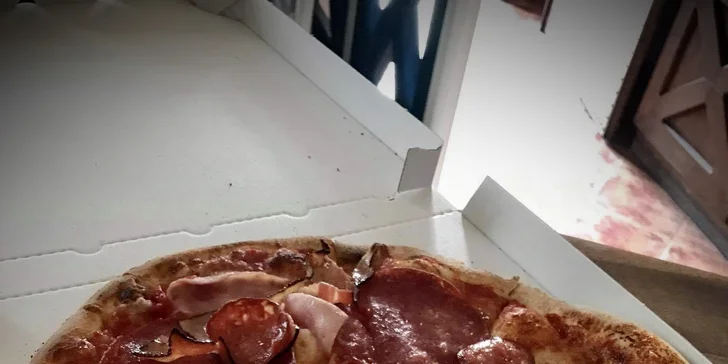 1 nebo 2 italské pizzy, výběr z 19 druhů: hawaii, quattro formaggi, tonno, piccante a další