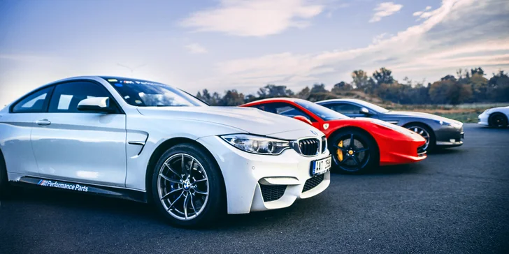 Jízda ve Ferrari, Lamborghini, Nissanu, Aston Martinu nebo Porsche a simulátor Škoda Fabia WRC
