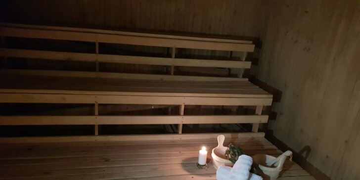 Odpočinek v privátní sauně s láhví sektu: 60 nebo 120 min. pro 2 osoby