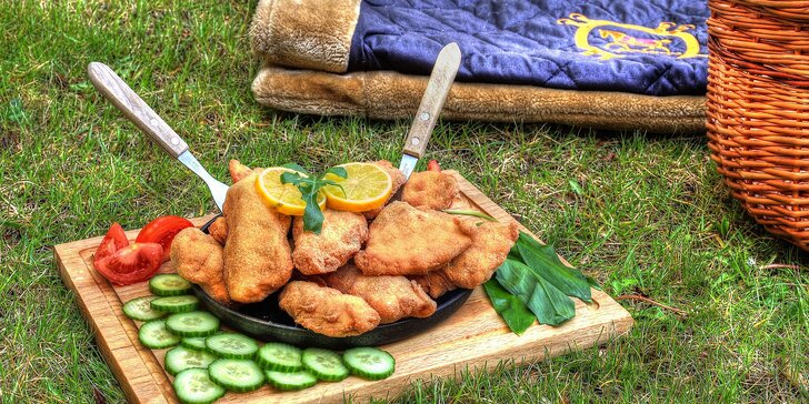 Piknik v přírodě pro pár či celou rodinu: řecký, vegetariánský či romantický s lahví prosecca