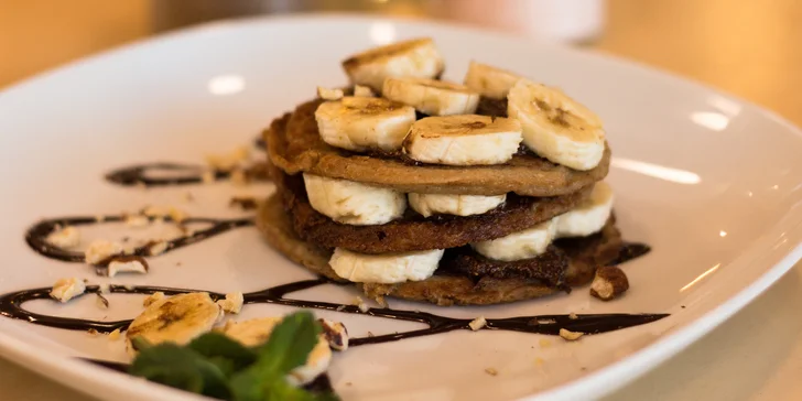 Bezlepkové lívance s nutellou nebo borůvkovou marmeládou a nápoj k tomu: pro 1 i 2 osoby