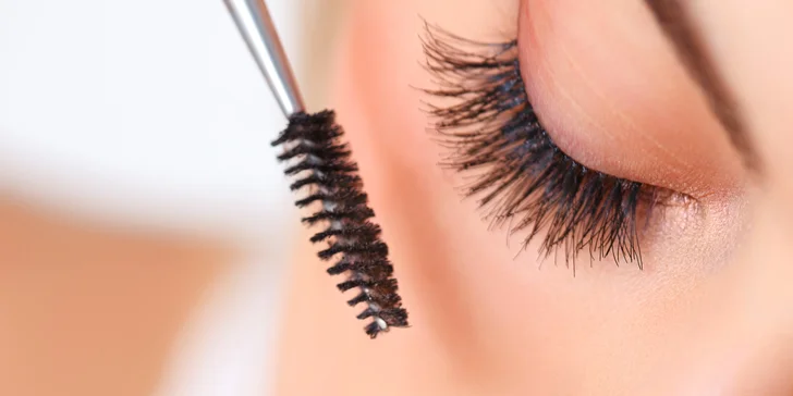 Pro smyslný pohled i bez umělých řas: lash lifting a lash botox