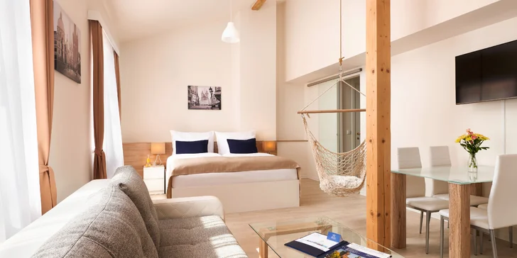 Až 7 nocí v krásném apartmánu v centru Prahy a plavba po Vltavě či večeře v krčmě